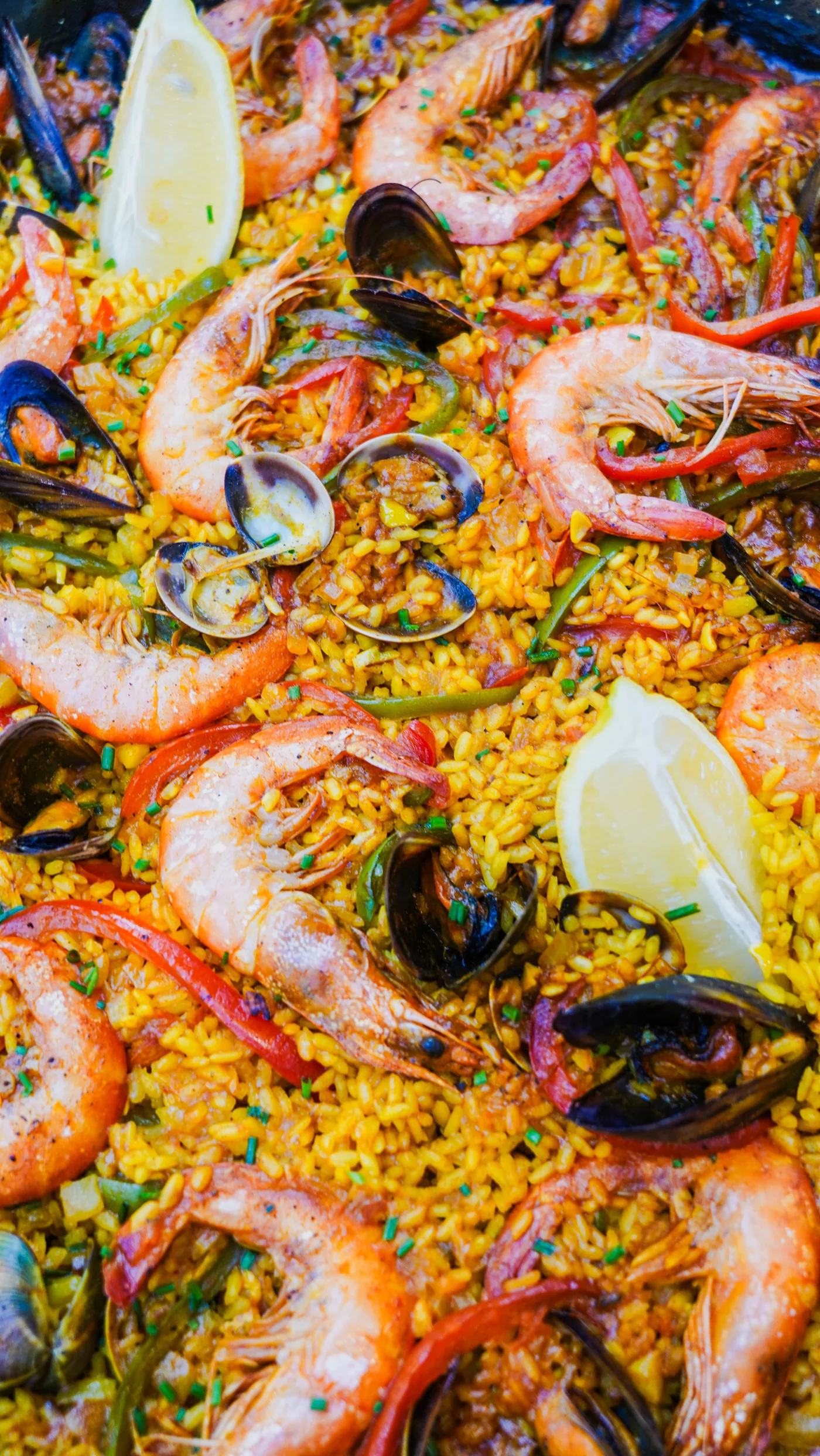 Arroz de marisco preparado para a mesa